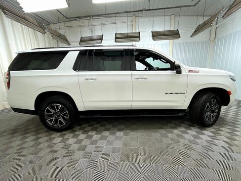 Certified 2024 Chevrolet Suburban Z71 w/ Luxury Package image 30