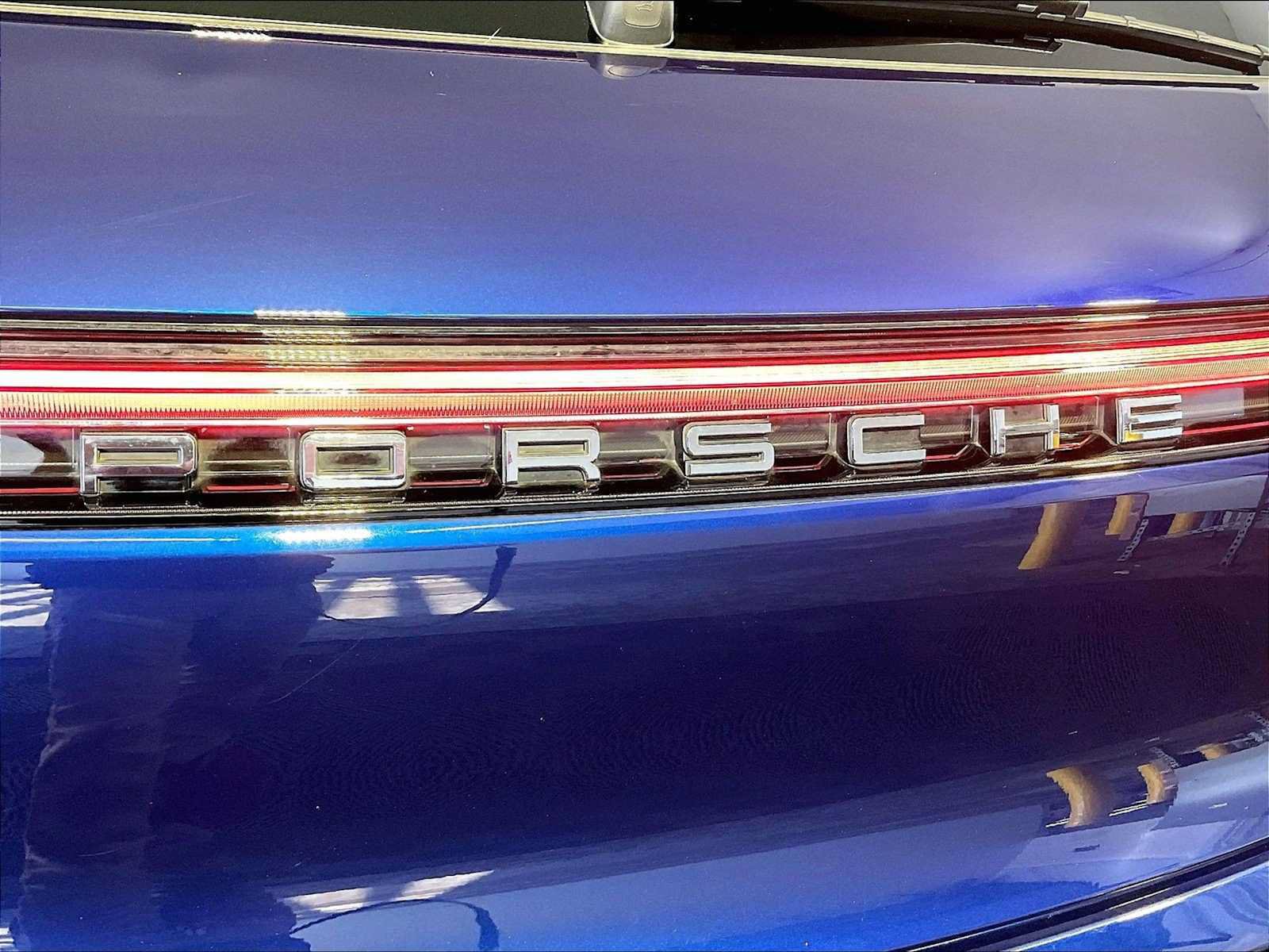 Certified 2023 Porsche Macan AWD/4WD image 35