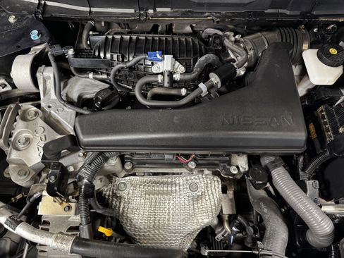 Used 2020 Nissan Rogue S FWD image 35
