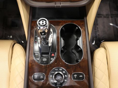 Used 2018 Bentley Bentayga AWD/4WD image 40
