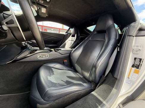 Used 2019 Aston Martin V8 Vantage Coupe image 15