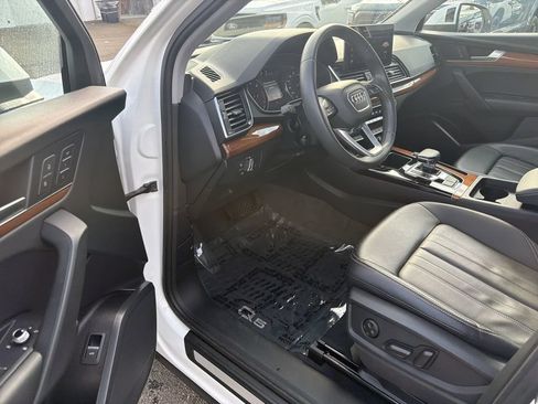 Used 2023 Audi Q5 2.0T Premium w/ Convenience Package AWD/4WD image 11
