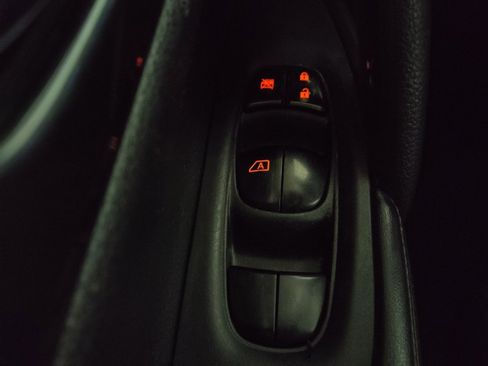 Used 2018 Nissan Rogue S image 27