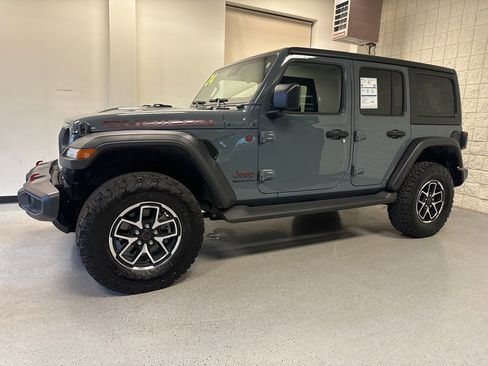 Used 2024 Jeep Wrangler Unlimited Rubicon w/ Convenience Group image 33