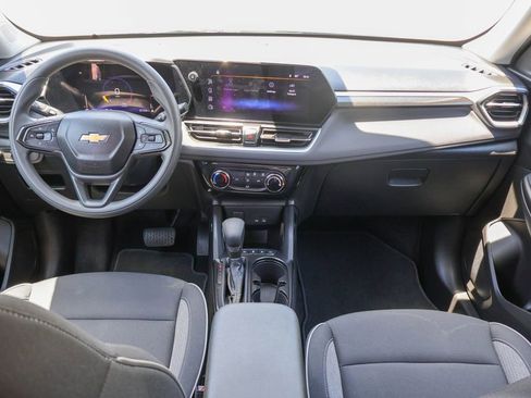 Used 2025 Chevrolet TrailBlazer LT AWD/4WD image 7