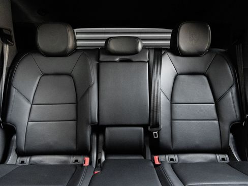 Certified 2024 Porsche Cayenne AWD/4WD image 26