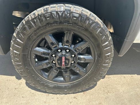 Used 2024 GMC Sierra 2500 AT4 w/ AT4 Premium Plus Package AWD/4WD image 37