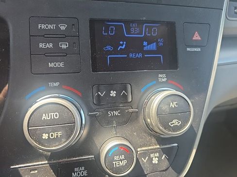 Used 2016 Toyota Sienna LE image 16