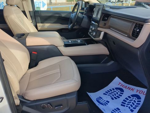 Used 2024 Ford Expedition Max Limited image 32