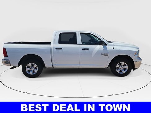 Used 2022 RAM 1500 Classic SLT w/ Electronics Group AWD/4WD image 2
