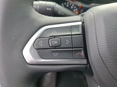 Used 2023 Jeep Compass Limited image 17