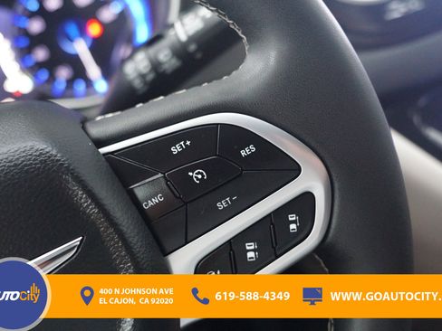 Used 2024 Chrysler Pacifica Touring-L image 22