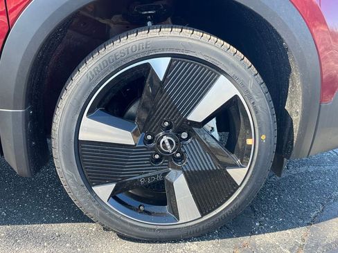 New 2025 Nissan Kicks SR image 12