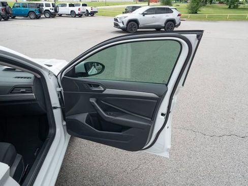 Certified 2020 Volkswagen Jetta S FWD image 17