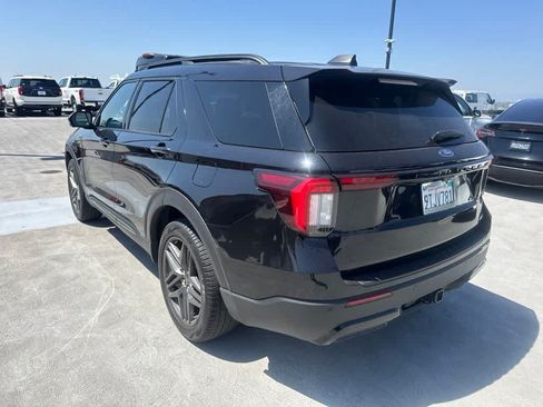 Used 2025 Ford Explorer ST-Line w/ ST-Line Street Pack AWD/4WD image 3