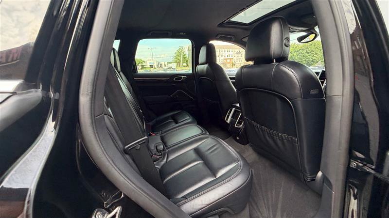Used 2016 Porsche Cayenne AWD/4WD image 11