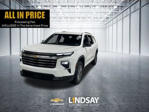 Used 2025 Chevrolet Traverse LT AWD/4WD image 1