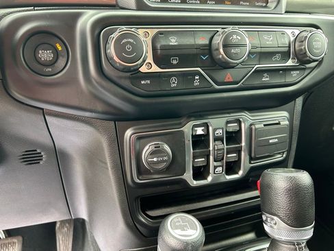 Used 2022 Jeep Wrangler Unlimited Sahara image 27