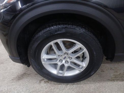 Certified 2025 Ford Explorer Active image 8