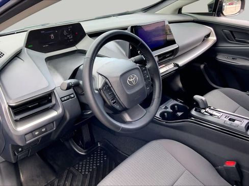 Used 2025 Toyota Prius LE FWD image 17
