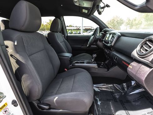 Used 2017 Toyota Tacoma TRD Sport w/ Tow Package RWD image 28