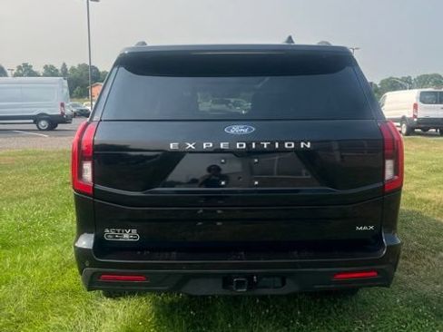 Used 2025 Ford Expedition Max Active AWD/4WD image 6