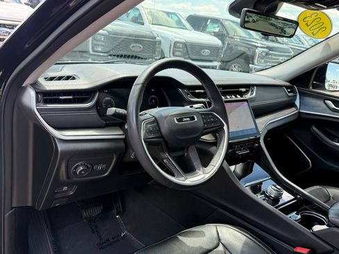 Used 2023 Jeep Grand Cherokee L Limited w/ Luxury Tech Group II AWD/4WD image 4