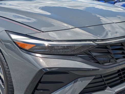 New 2025 Hyundai Elantra Limited image 11