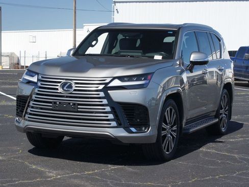 Used 2024 Lexus LX 600 4WD w/ Luxury Package image 2