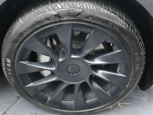 Used 2022 Tesla Model Y Long Range image 39