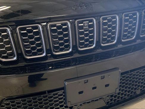 Used 2025 Jeep Grand Cherokee Summit image 30