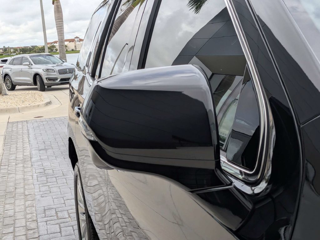 Used 2022 Cadillac Escalade Luxury w/ LPO, Floor Liner Package AWD/4WD image 11