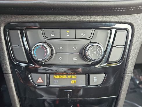 Used 2022 Buick Encore Preferred image 20