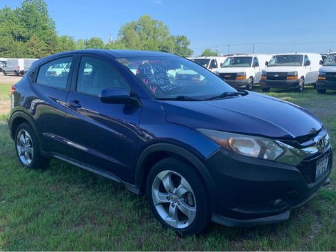 Used 2017 Honda HR-V LX image 3
