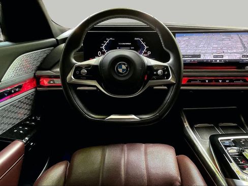 Used 2024 BMW i7 xDrive60 AWD/4WD image 5