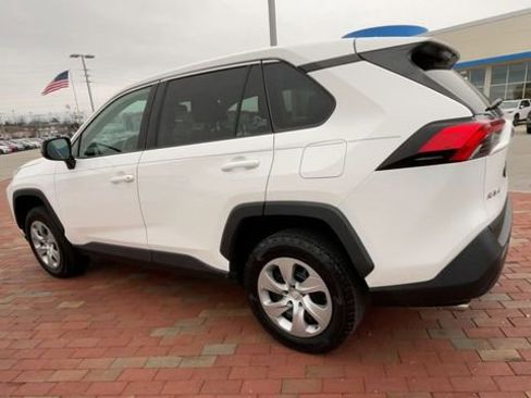Used 2022 Toyota RAV4 LE image 7