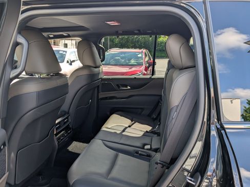 Certified 2025 Lexus LX 700h Overtrail AWD/4WD image 16