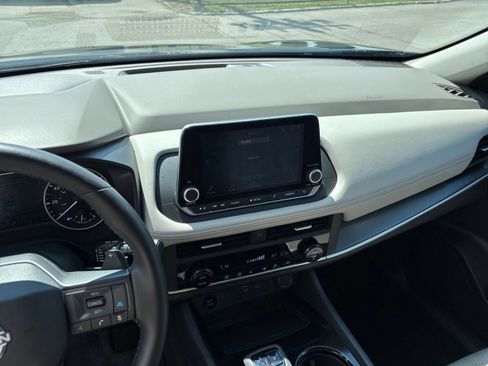 Used 2025 Nissan Rogue SV AWD/4WD image 14