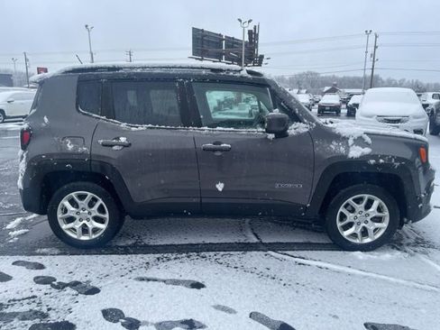 Used 2016 Jeep Renegade Latitude image 11