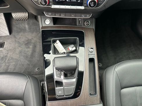 Used 2022 Audi Q5 2.0T Premium image 19