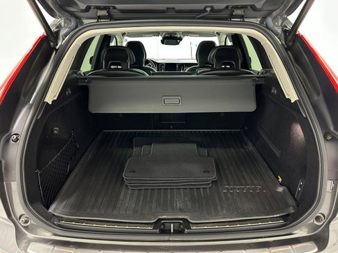Used 2019 Volvo XC60 T5 Momentum w/ Multimedia Package AWD/4WD image 33