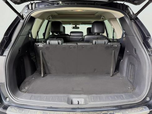 Used 2015 Nissan Pathfinder Platinum w/ Family Entertainment Package AWD/4WD image 46