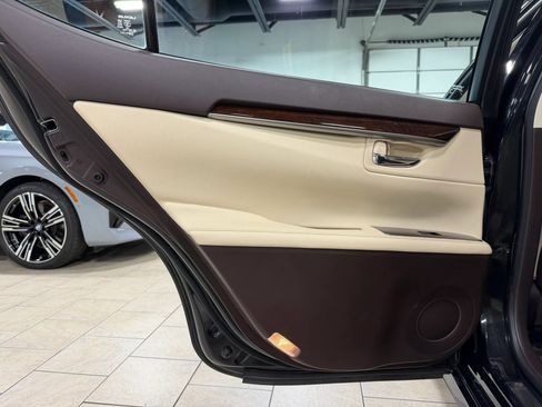 Used 2016 Lexus ES 350 w/ Luxury Package w/Wood Trim FWD image 30