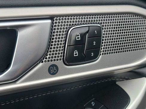 Used 2021 Ford Explorer Limited w/ Equipment Group 301A AWD/4WD image 26
