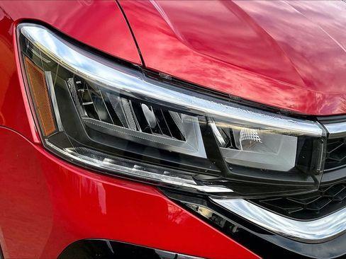 Used 2022 Volkswagen Taos SE w/ Panoramic Sunroof Package image 28