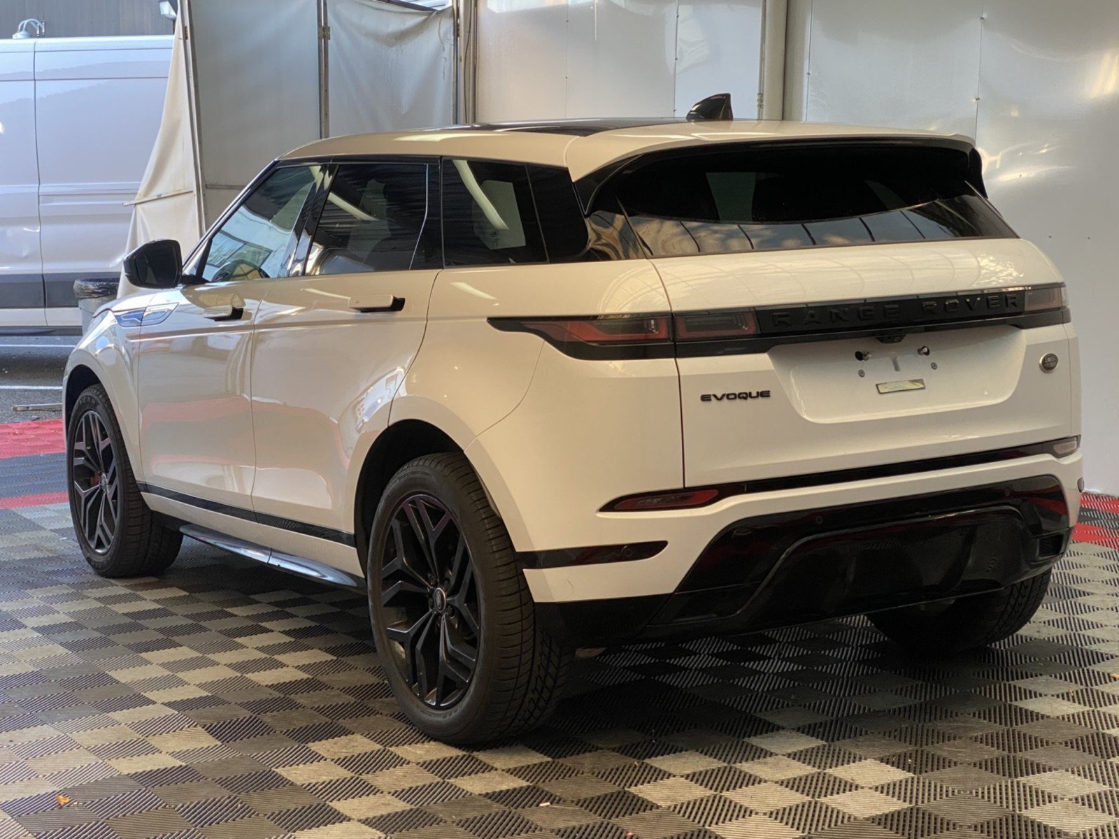 Used 2023 Land Rover Range Rover Evoque R-Dynamic SE AWD/4WD image 4