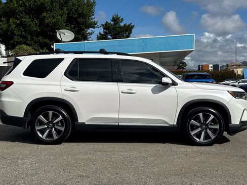 Certified 2023 Honda Pilot Touring image 3