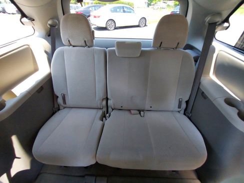 Used 2014 Toyota Sienna LE FWD image 16