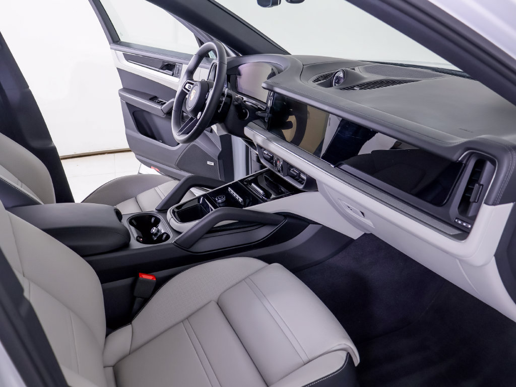 Certified 2025 Porsche Cayenne E-Hybrid Coupe AWD/4WD image 7