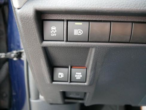 Certified 2025 Toyota Sienna XLE FWD image 25